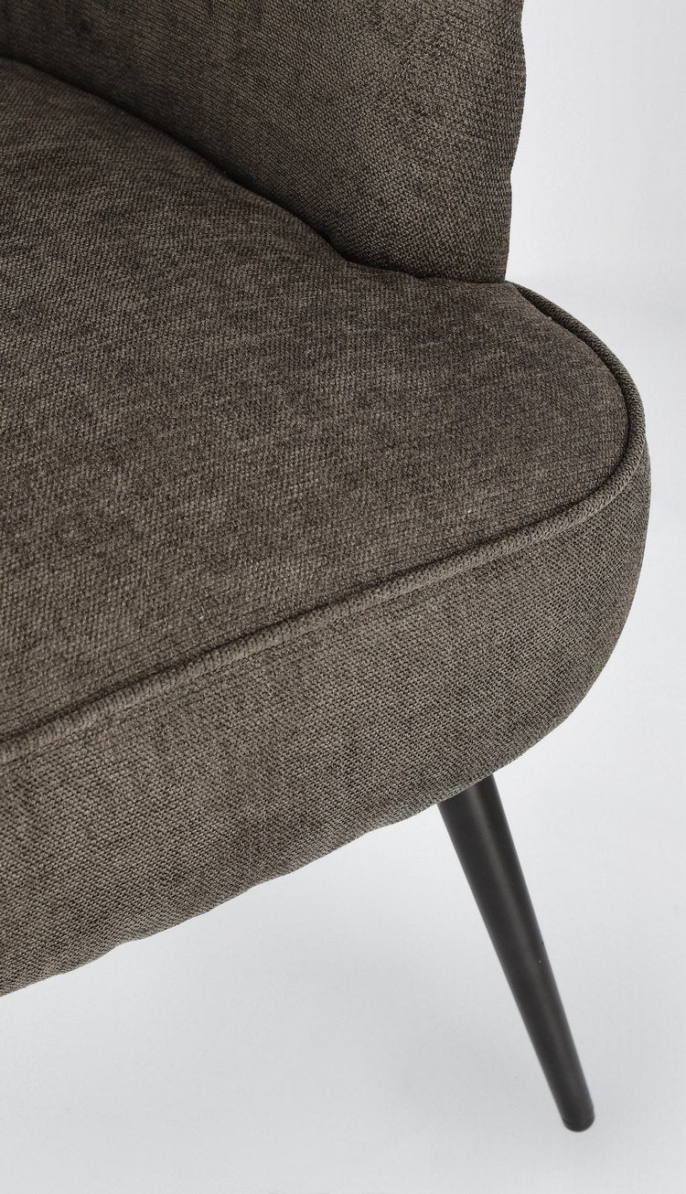 poltrona ernestine in tessuto marrone timo e gambe in acciaio verniciato nero, ideale per creare un angolo relax in casa