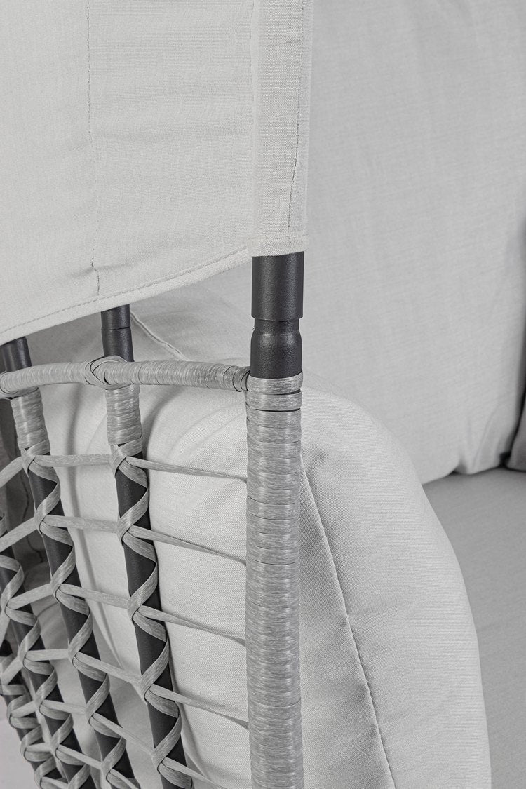 poltrona eldon in acciaio antracite e copertura grigia, disponibile in vari stili per spazi moderni o rustici