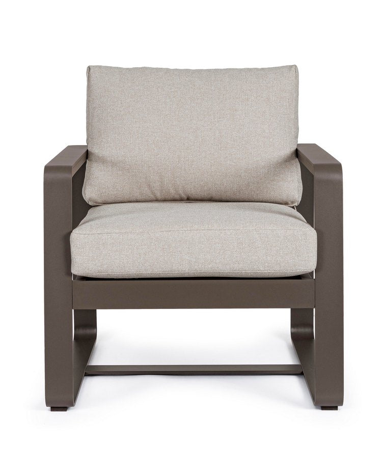 set di 2 poltrone merrigan in alluminio caffè e tessuto tortora, vista ambientata in terrazzo, giardino o veranda