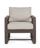 set di 2 poltrone merrigan in alluminio caffè e tessuto tortora, vista ambientata in terrazzo, giardino o veranda