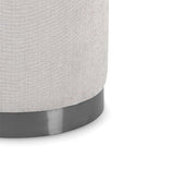 pouf ernestine in tessuto grigio chiaro e anello color metallo, complemento d’arredo ideale per soggiorno o camera