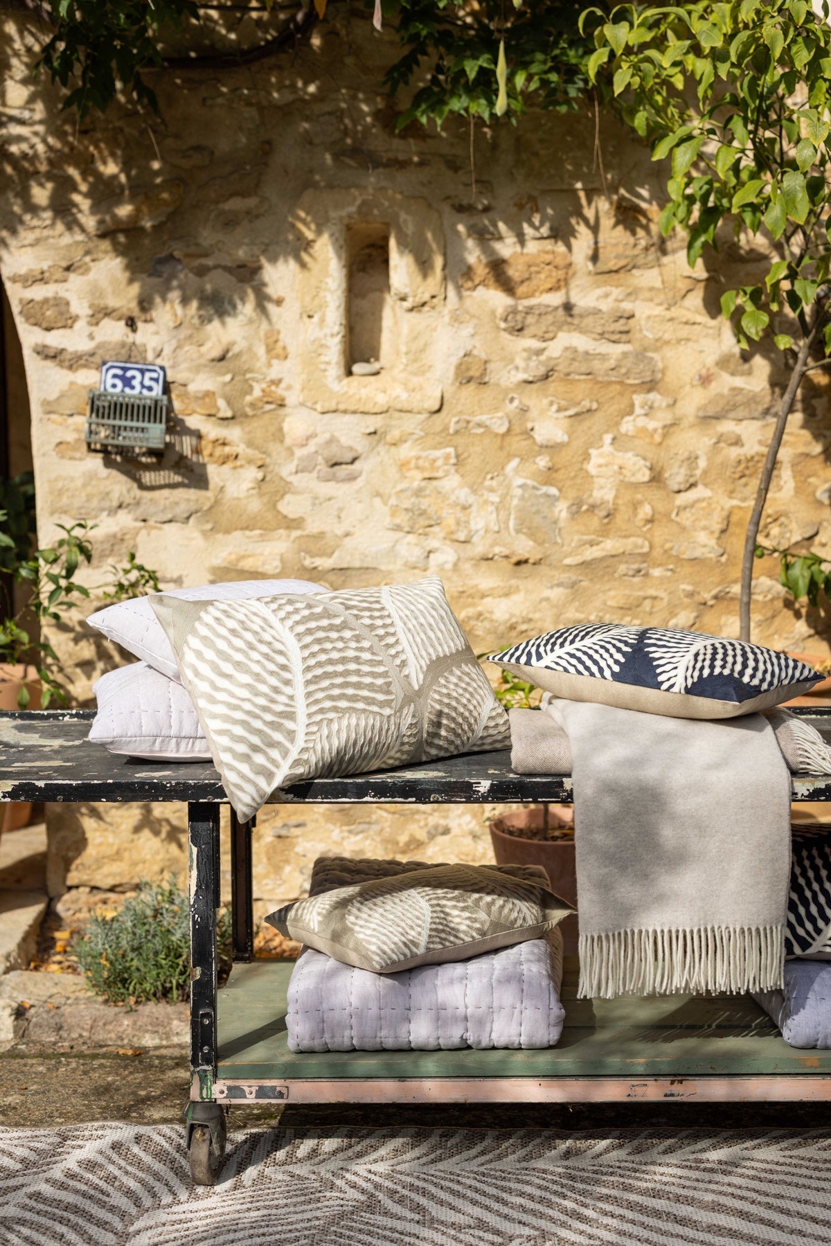 plaid cambra naturale, colore naturale, taglia 180 x 260. coperta plaid soffice e calda, ideale per coccolarsi nelle...