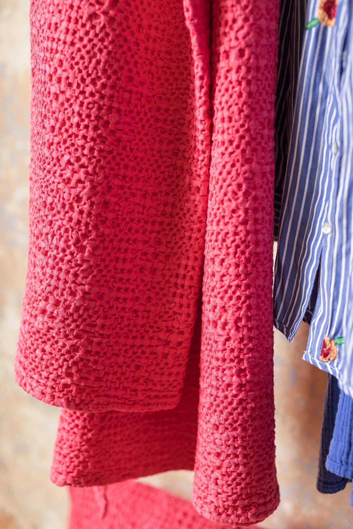 plaid tana lampone, colore lampone, taglia 180 x 260. versatile e pratico per ogni angolo della casa, dal soggiorno alla...