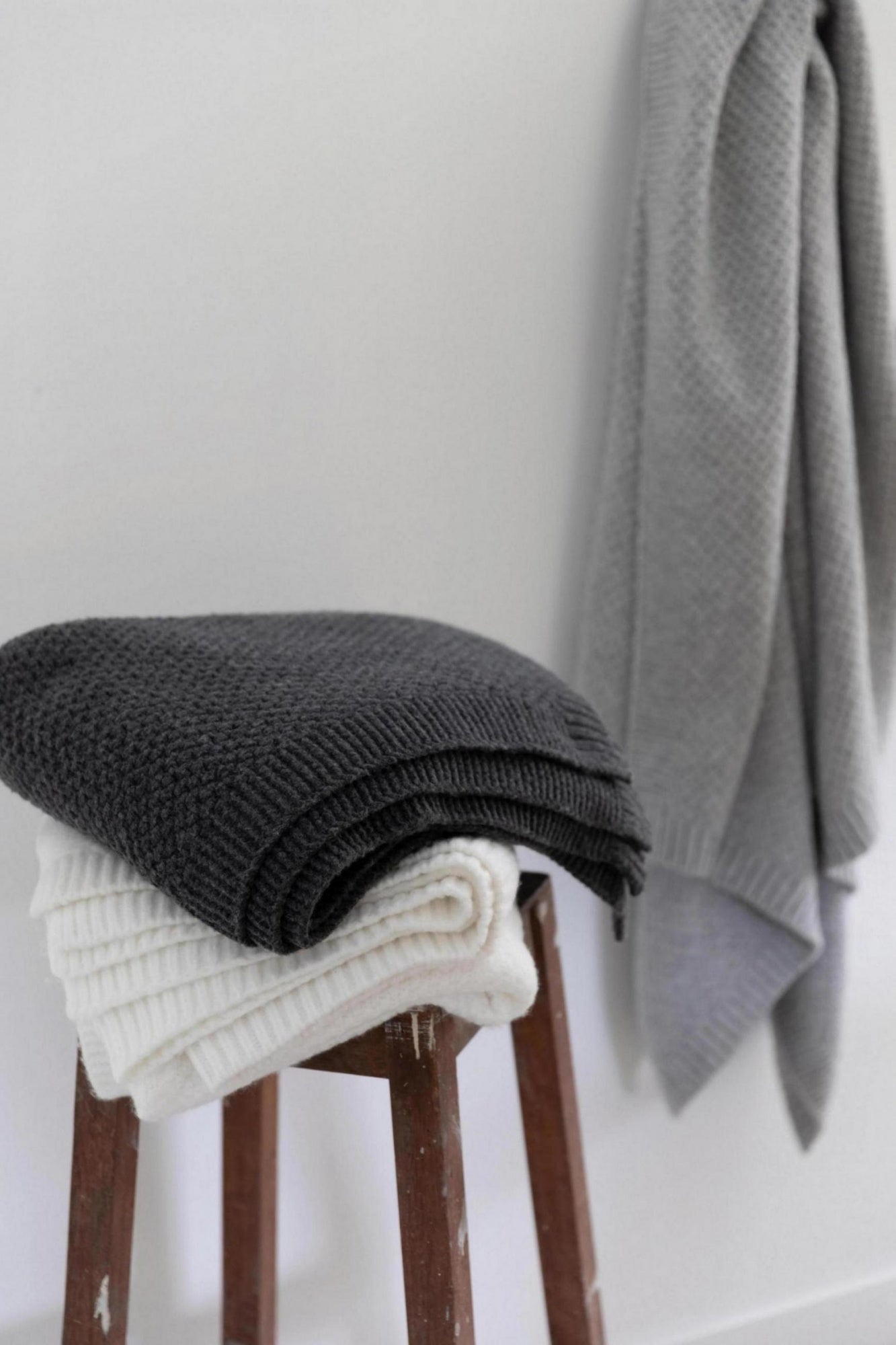 plaid in maglia riciclata danilo neve, colore neve, taglia 130 x 160. versatile e pratico per ogni angolo della casa, dal...