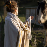 plaid jacquard riciclato gioia avorio, colore avorio, taglia 240 x 260. unisce morbidezza e design in un unico accessorio...