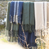 plaid riciclato a scacchi isabel ardesia, colore ardesia, taglia 130 x 160. dettaglio decorativo che arricchisce letto,...