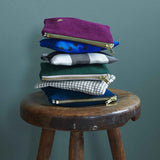 pochette iona uragano, colore uragano, taglia 11 x 14 x 1. dettaglio del prodotto da bagno