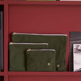 pochette iona cavolo riccio, colore cavolo riccio, taglia 19 x 28 x 1. dettaglio del prodotto da bagno