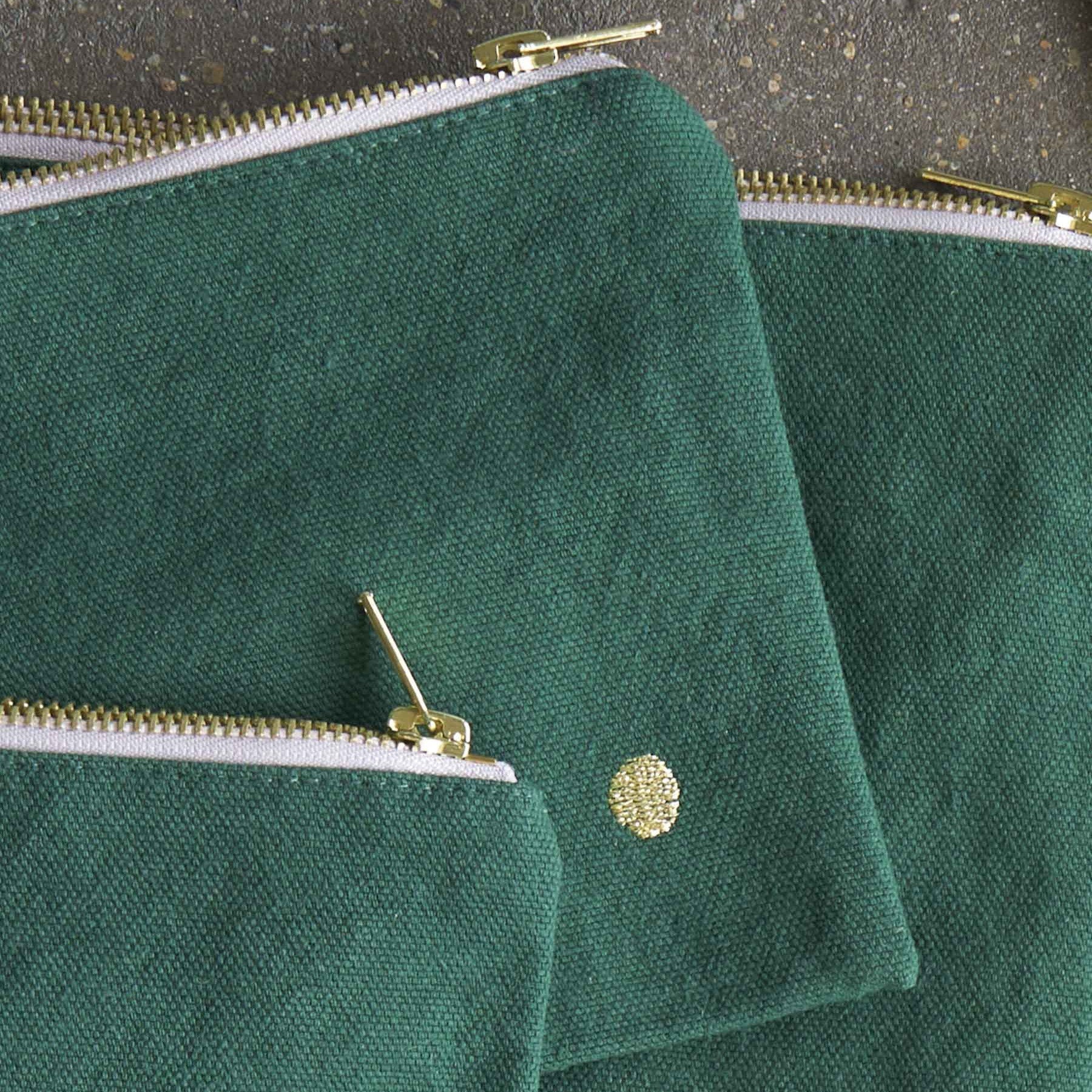 pochette iona nori, colore nori, taglia 11 x 14 x 1. dettaglio del prodotto da bagno