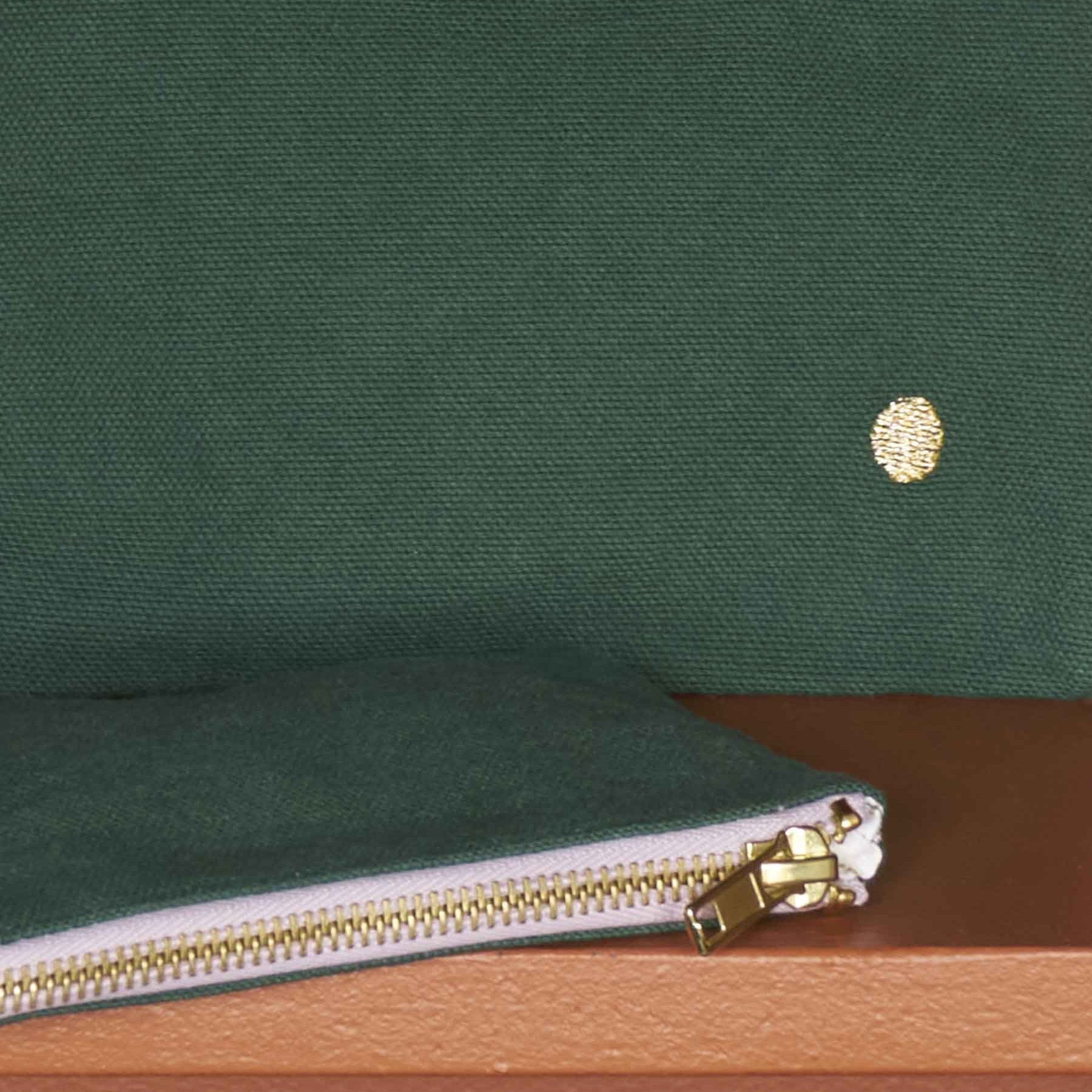 pochette iona nori, colore nori, taglia 14 x 19 x 1. dettaglio del prodotto da bagno