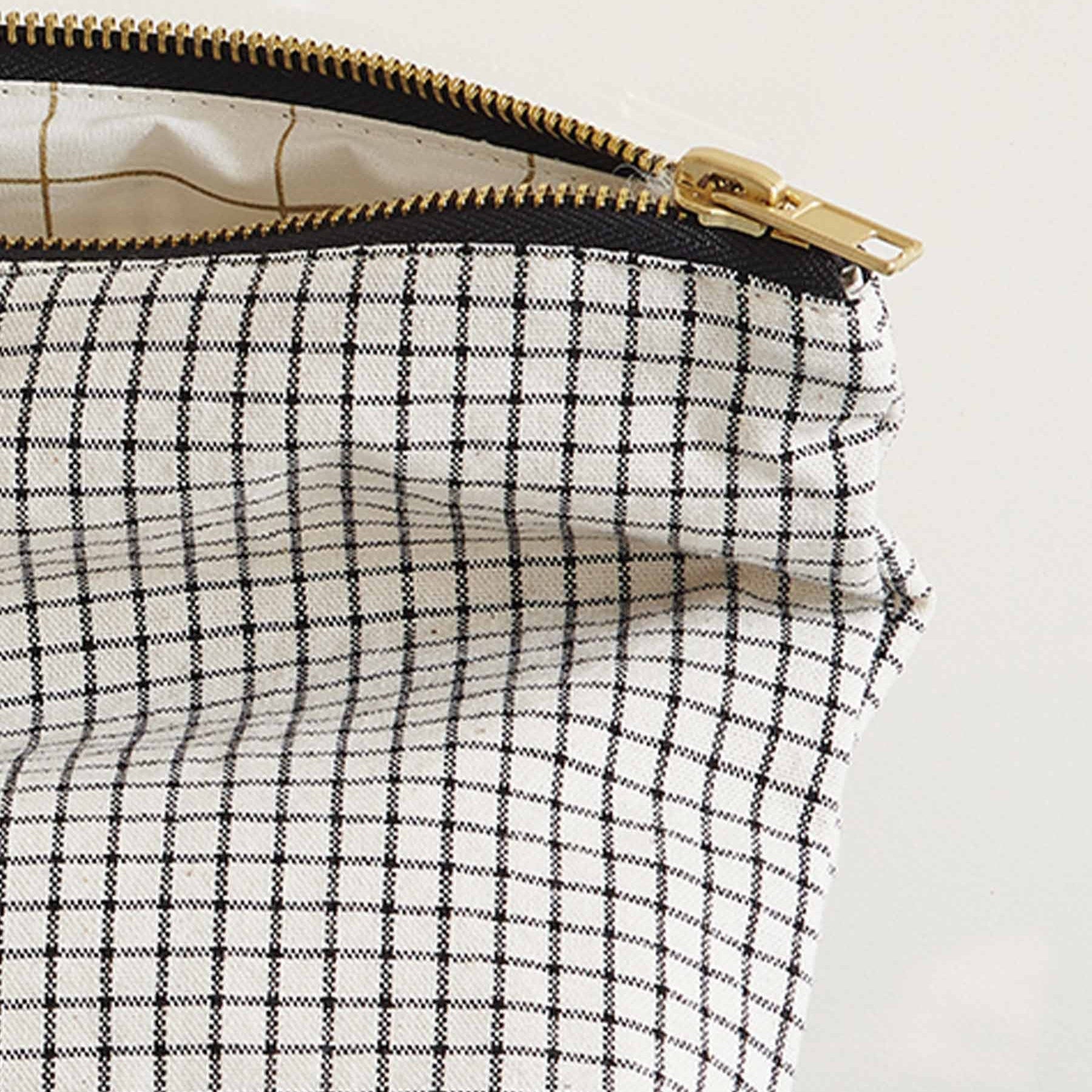 pochette gustave caviar, colore gustave caviar, taglia m. dettaglio del prodotto da bagno