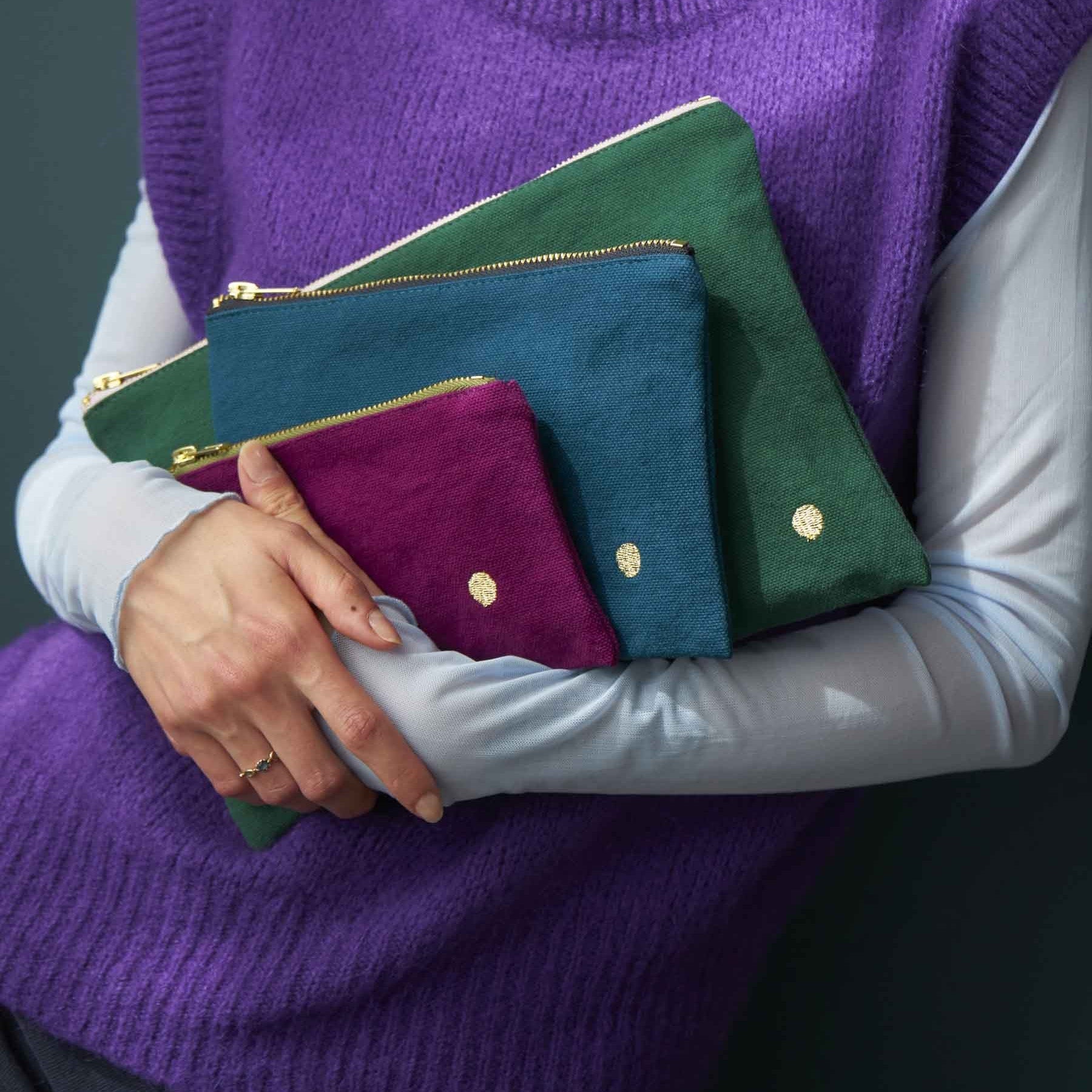 pochette iona nori, colore nori, taglia 19 x 28 x 1. dettaglio del prodotto da bagno