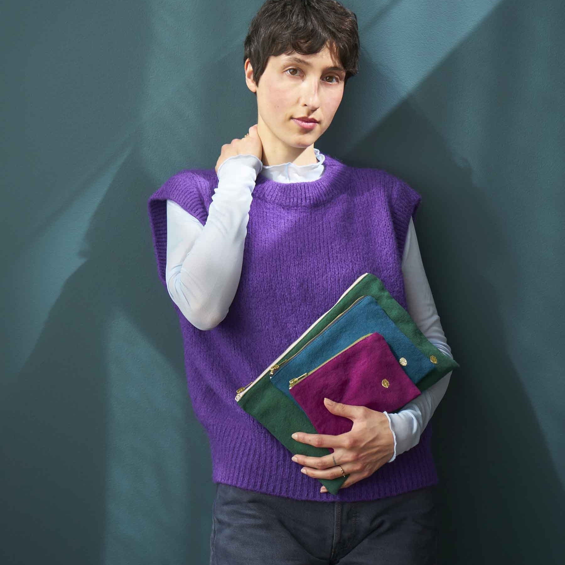 pochette iona uragano, colore uragano, taglia 14 x 19 x 1. dettaglio del prodotto da bagno