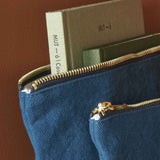 pochette iona uragano, colore uragano, taglia 14 x 19 x 1. dettaglio del prodotto da bagno