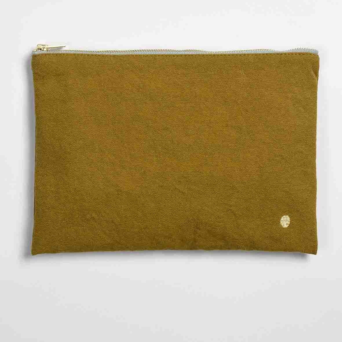 pochette iona noci, colore noci, taglia 19 x 28 x 1. dettaglio del prodotto da bagno