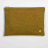 pochette iona noci, colore noci, taglia 19 x 28 x 1. dettaglio del prodotto da bagno