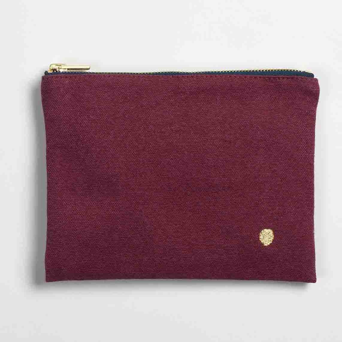 pochette iona vino, colore vino, taglia 14 x 19 x 1. dettaglio del prodotto da bagno