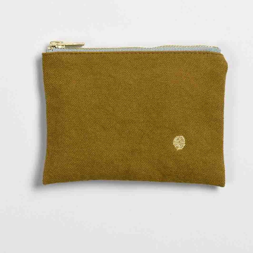 pochette iona noci, colore noci, taglia 11 x 14 x 1. dettaglio del prodotto da bagno