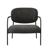 poltrona nat con struttura in metallo nero e seduta in tessuto teddy grigio scuro, vista ambientata in soggiorno o angolo lettura