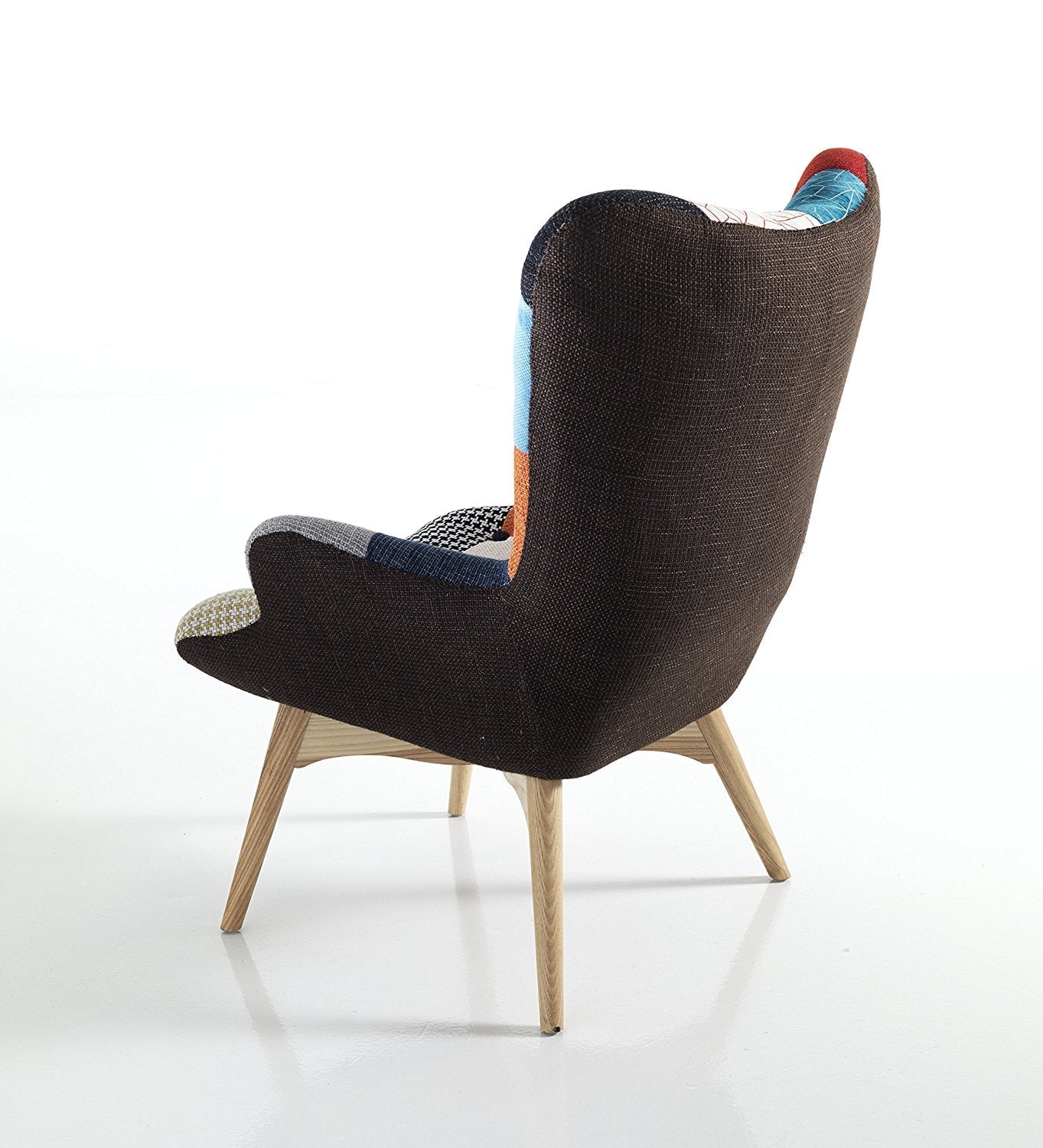 poltroncina havana imbottita in tessuto patchwork, vista ambientata in soggiorno o angolo lettura