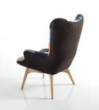 poltroncina havana imbottita in tessuto patchwork, vista ambientata in soggiorno o angolo lettura