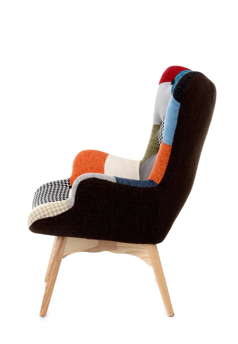 poltroncina havana imbottita in tessuto patchwork, stile contemporaneo con braccioli comodi e seduta avvolgente