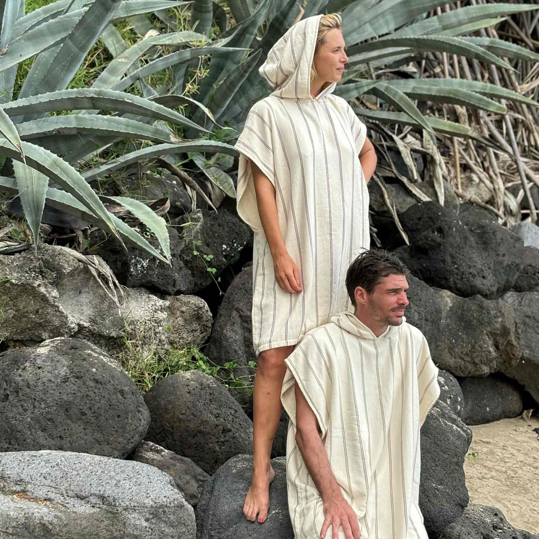 poncho marina pioggia viola, colore pioggia viola, taglia 95 x 80. tessuto eco-sostenibile, morbido e delicato sulla pelle