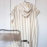 poncho marina pioggia viola, colore pioggia viola, taglia 95 x 80. prodotto in cotone biologico con lavorazione etica in Europa