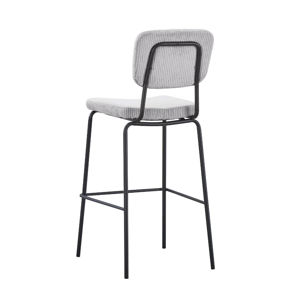 sgabello juno in tessuto colore grigio chiaro e struttura in metallo nero, accessorio adatto a diversi spazi della casa