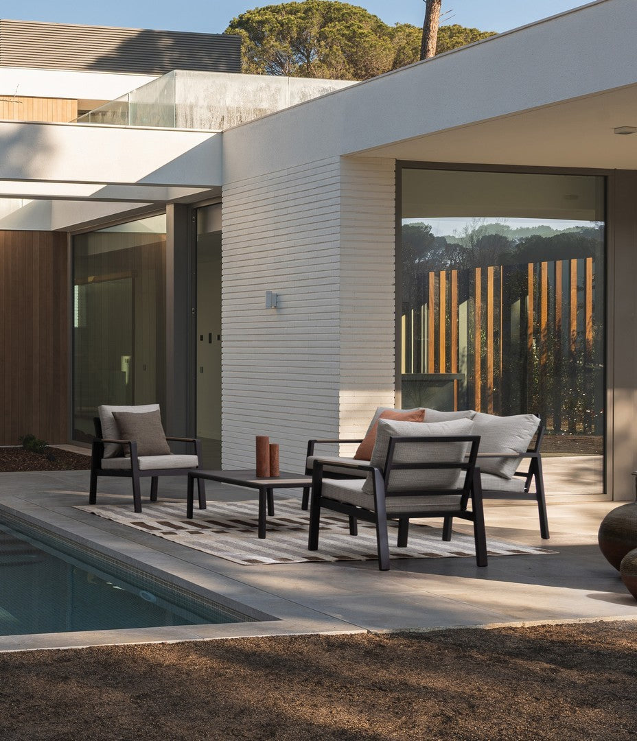 set salotto elna con 1 divano, 2 poltrone e 1 tavolino in alluminio antracite con inserti in polywood, cuscini sfoderabili e...