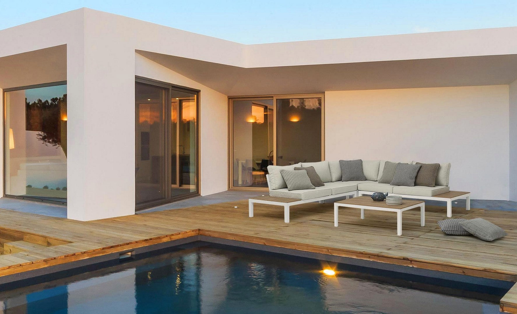 set salotto elias bianco componibile, ideale per creare una zona lounge esterna accogliente