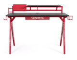scrivania gaming in legno e pvc nero con base acciaio rosso, 135,5 x 60 cm, ambientazione d’arredo con il prodotto...