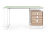 scrivania thomas in vetro temperato e base acciaio bianco, con cassettiera 142 x 69 cm, ambientazione d’arredo con il...