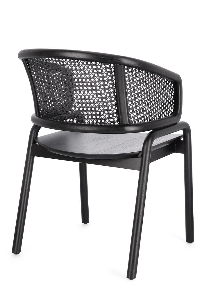 sedia keith in legno di teak e rattan nero con braccioli, vista ambientata in soggiorno o sala da pranzo