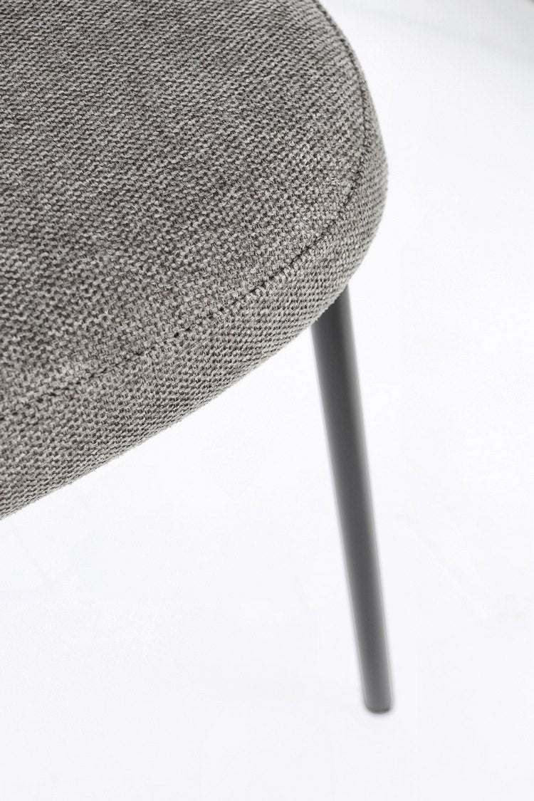 set di 2 sedie wendy in tessuto grigio e gambe acciaio nere, struttura solida e stabile, adatta a ogni ambiente