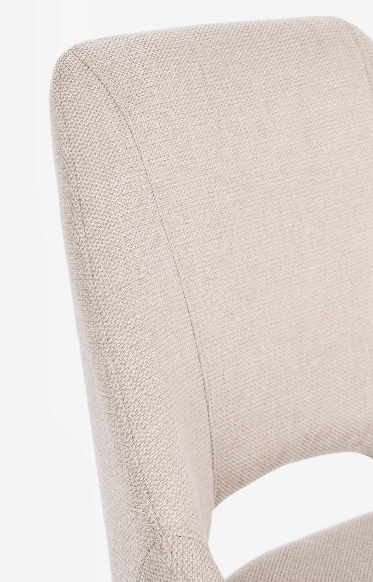 set di 2 sedie kashar in tessuto beige e gambe acciaio, materiali resistenti per uso quotidiano