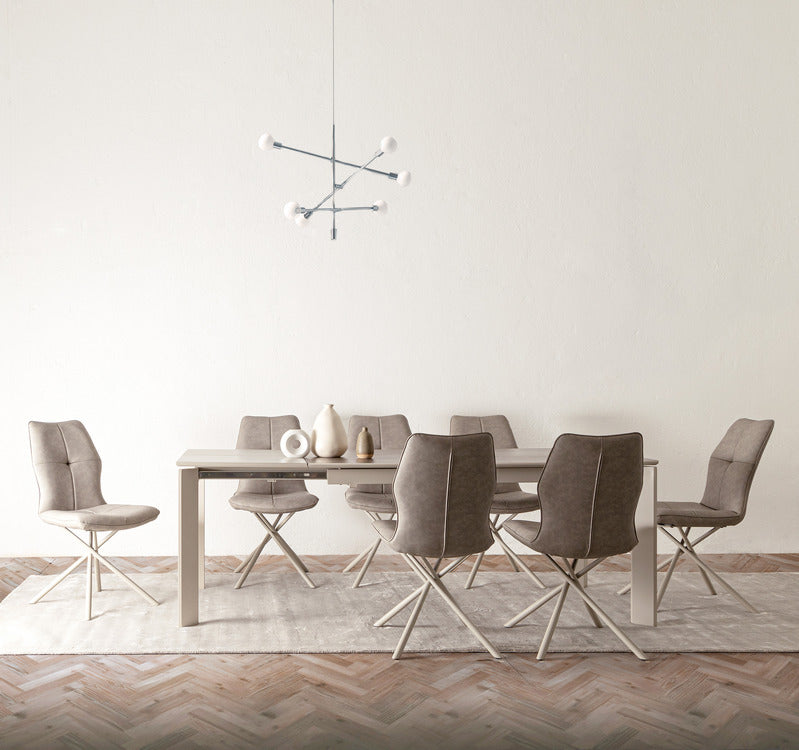 set di 2 sedie kepler in similpelle tortora e gambe incrociate beige, modello versatile per casa o contract