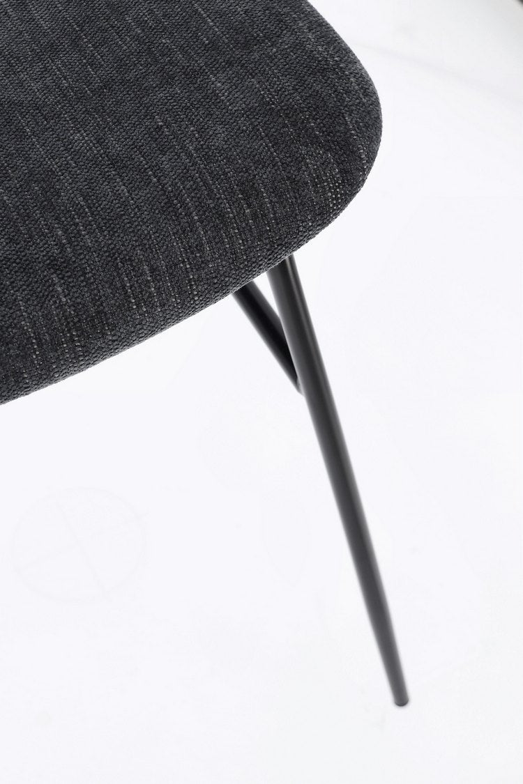 set di 2 sedie glenna in tessuto grigio scuro e rattan con gambe nere, materiali resistenti per uso quotidiano