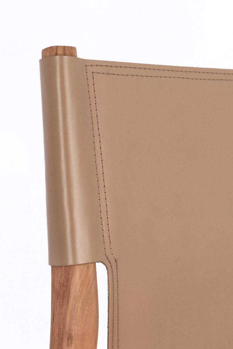 set di 2 sedie caroline in legno di teak e vera pelle tortora, facile da abbinare a qualsiasi stile d’arredo