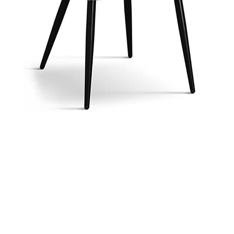 set di 2 sedie mantes in tessuto effetto velluto lilla e gambe in metallo antracite, vista ambientata in soggiorno o sala da...