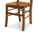 set di 2 sedie aurelia in legno massello noce, vista ambientata attorno a un tavolo da pranzo