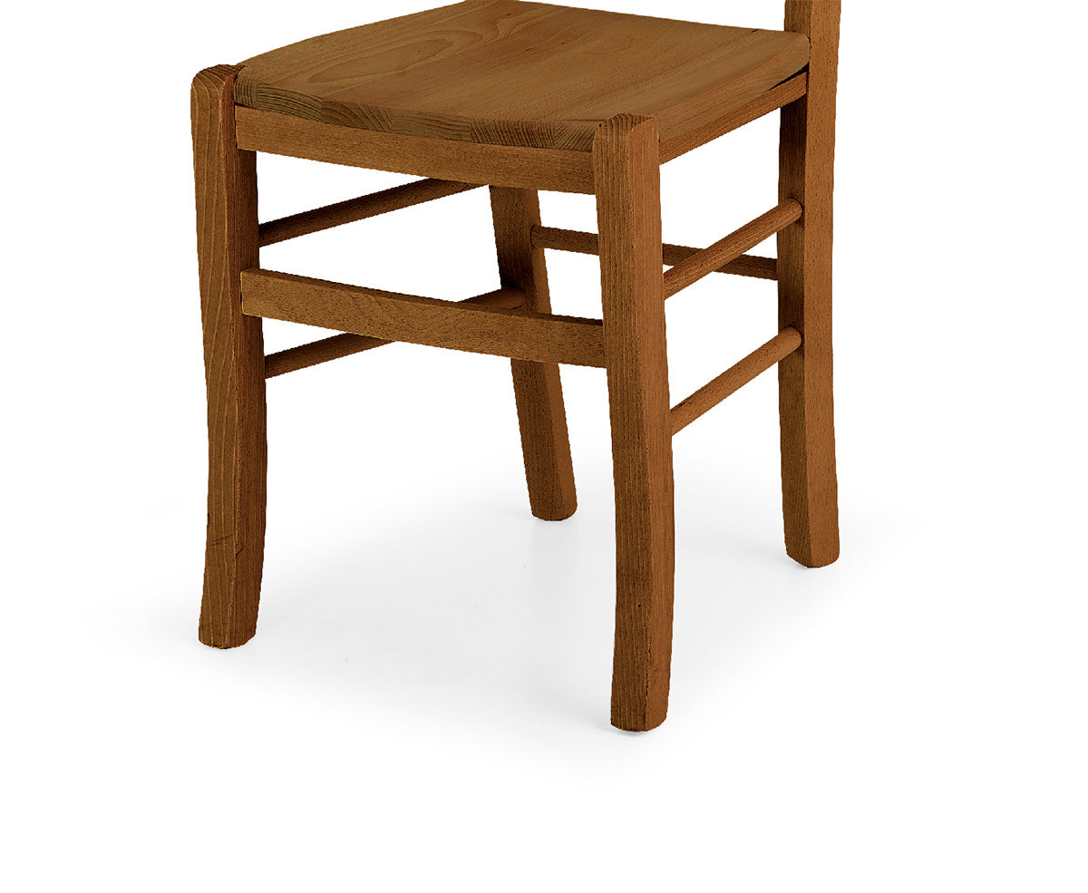 set di 2 sedie tiburtina in legno massello noce, vista ambientata attorno a un tavolo da pranzo