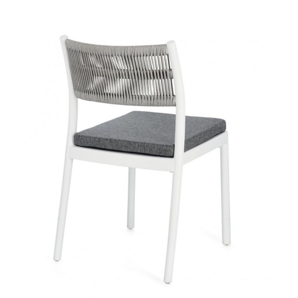 set di 4 sedie alvin in polipropilene bianco e corda intrecciata grigio chiaro, impilabili, dettaglio della finitura in...