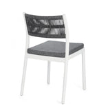 set di 4 sedie alvin in polipropilene bianco e corda intrecciata grigio scuro, impilabili, dettaglio della finitura in...