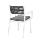 set di 4 sedie alvin in polipropilene bianco e corda intrecciata grigio scuro, con braccioli, dettaglio della finitura in...