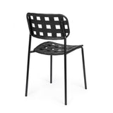 set di 4 sedie clover in polipropilene nero e struttura acciaio, impilabile, dettaglio della finitura in metallo, plastica o...