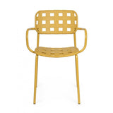 set di 4 sedie clover in polipropilene giallo e struttura acciaio, con braccioli, ambientazione su terrazza, veranda o prato
