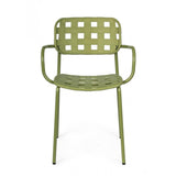 set di 4 sedie clover in polipropilene verde e struttura acciaio, con braccioli, ambientazione su terrazza, veranda o prato