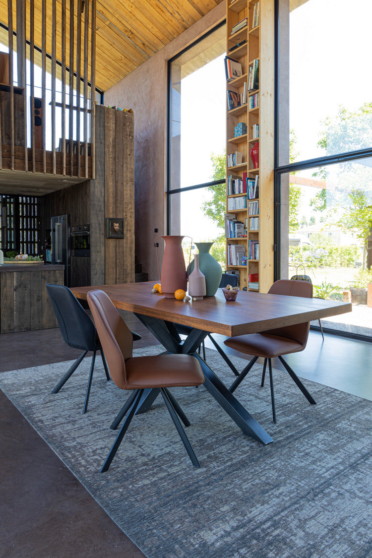 set di 4 sedie maxwell similpelle nero e gambe acciaio nero, design minimal, perfetto per arredamenti moderni