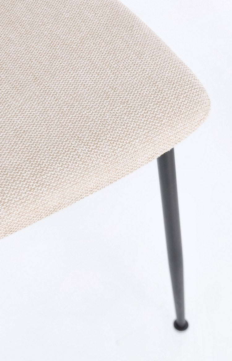 set di 4 sedie rinas beige e gambe acciaio nero, materiali resistenti per uso quotidiano